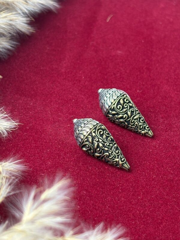 Shankh Studs