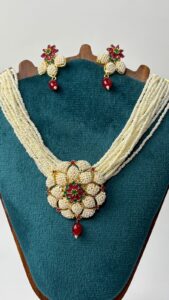 Elegant pearl necklace and earrings set