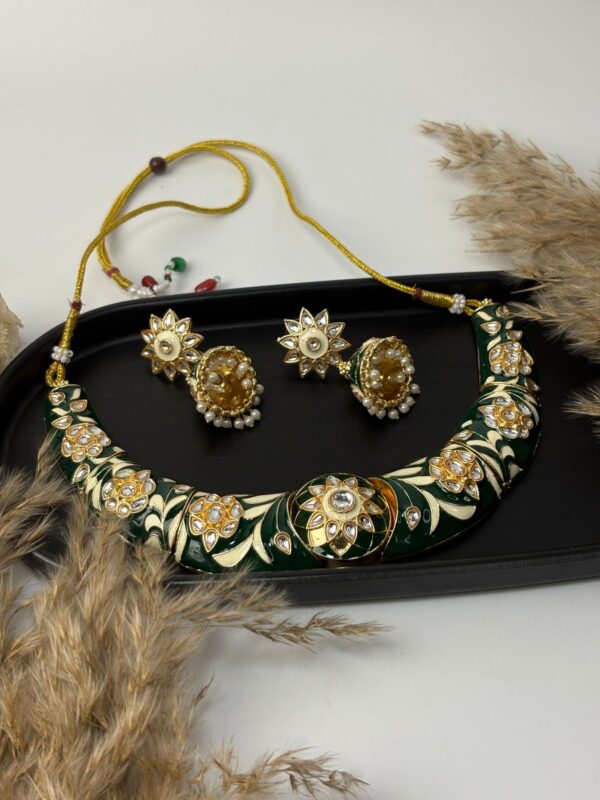 Regal Meena Bloom Set