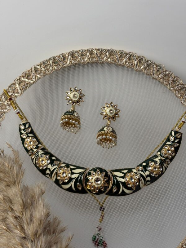 Regal Meena Bloom Set