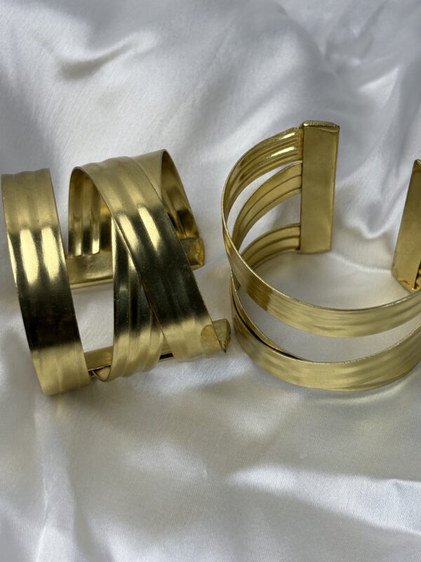 Naaira Bar Cuff